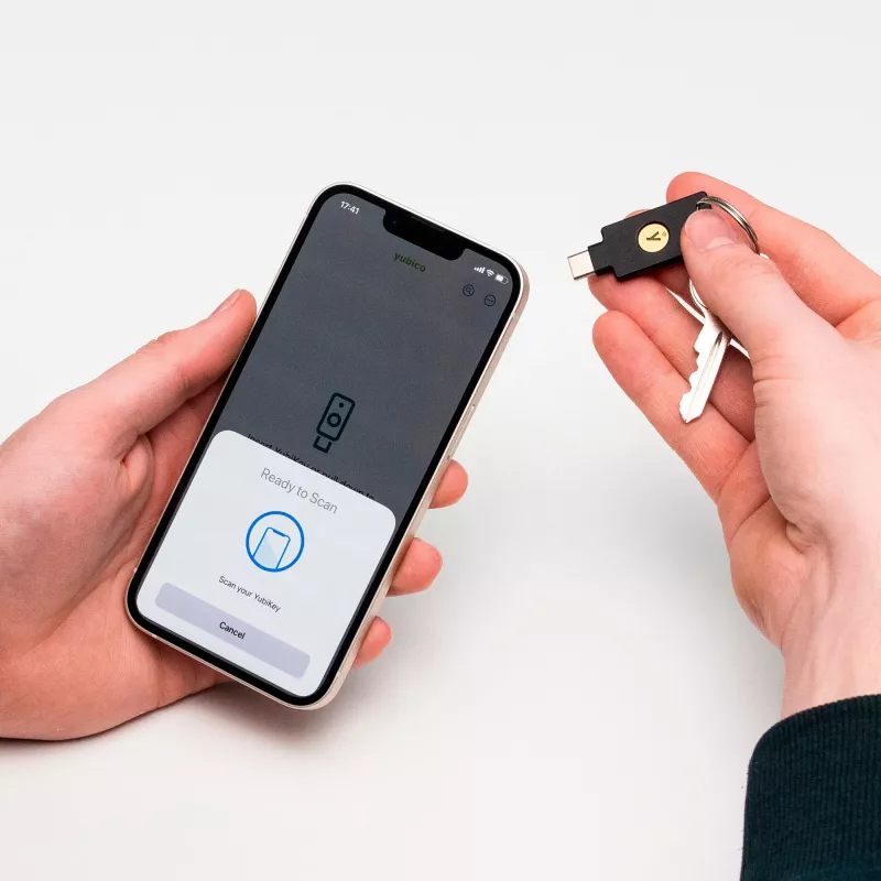 YubiKey 5C NFC Sicherheitsschlüssel (Schwarz/Gold, 2er-Pack)