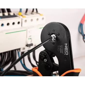 Automatische Ratschen-Crimpzange für Aderendhülsen 0,25-16 mm² (AWG 23-5), Vierkantcrimp, 210 mm, Ergonomischer Zweikomponenten-Griff, Schwarz/Orange