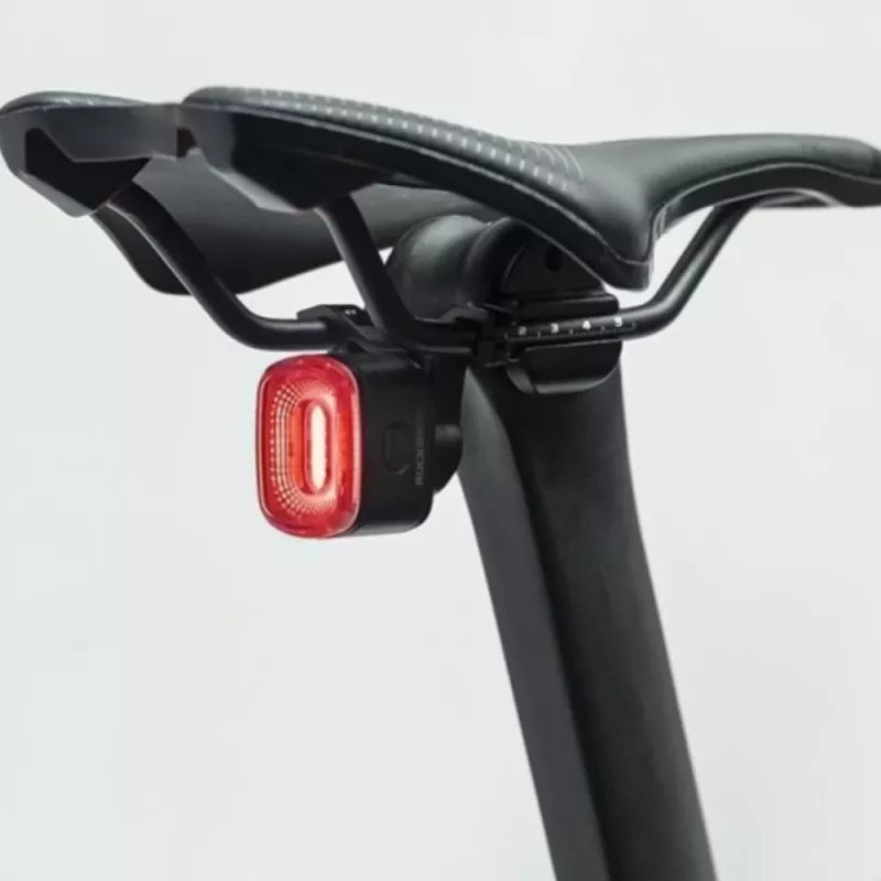 ROCKBROS Q2S Fahrrad-Rücklicht mit intelligenter Bremserkennung und USB-C-Kabel - Schwarz