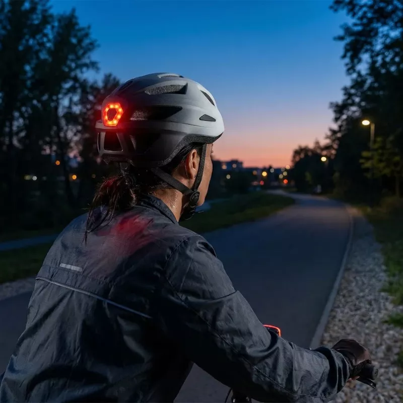 Vayox Active Fahrradhelm mit LED-Licht, Weiß-Schwarz, Größe M (54-58 cm)