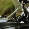 Peak Design Mobile Motorrad-Lenkerhalterung V2 mit Ladefunktion (M-MM-AJ-BK-1)