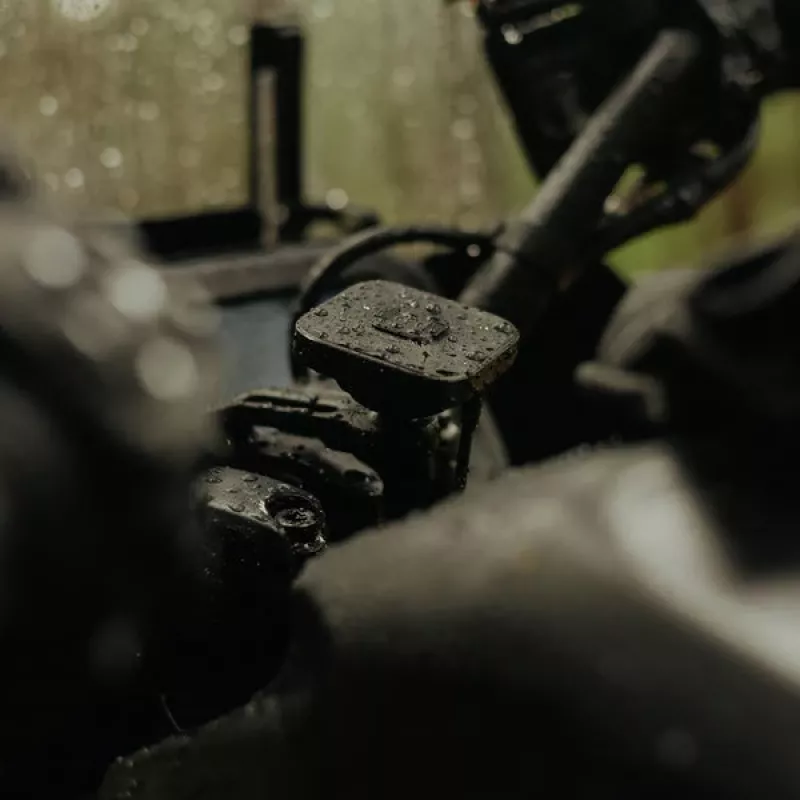 Peak Design Mobile Motorrad-Lenkerhalterung V2 mit Ladefunktion (M-MM-AJ-BK-1)
