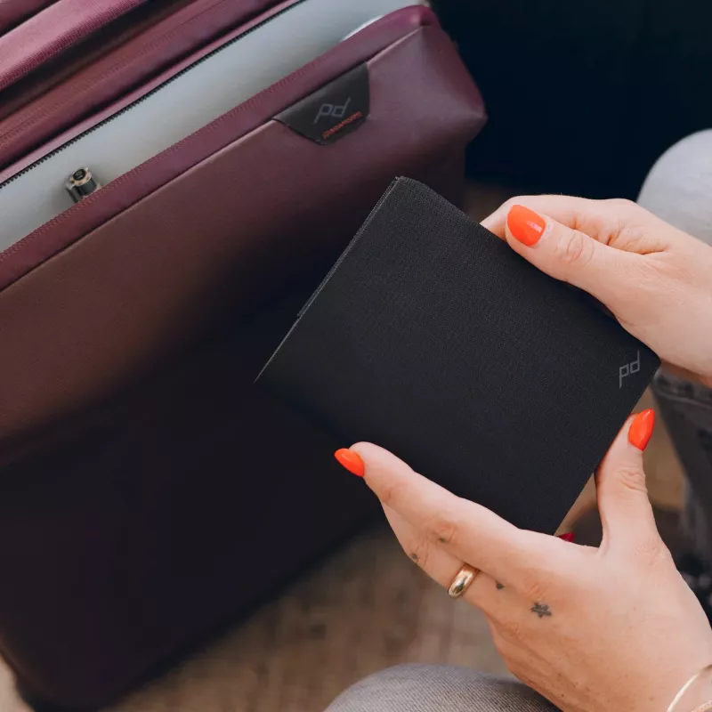 Peak Design Passport Wallet Reisepass-Geldbörse, Schwarz (WA-SP-BK-1)