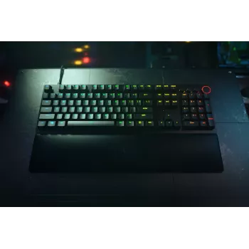 Razer Huntsman V2 kabelgebundene optische Gaming-Tastatur, Linear Red Switches, nordisches Layout, RGB, schwarz (RZ03-03930600-R3N1)