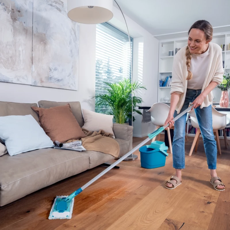 LEIFHEIT PowerClean M Bodenbürste mit Teleskopstiel, 33 cm, Grün/Grau