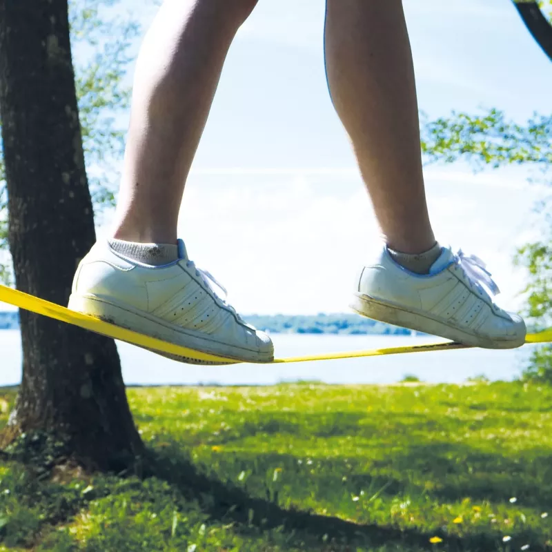 SCHILDKRÖT Slackline-Set 15 m gelb, 50 mm breit mit Ratschenspannung – Balance-Trainingskit 970701