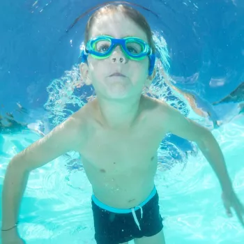 SCHILDKROT Junior Schwimmbrille Capri, Blau/Grün, Anti-Fog, Splitterfeste Polycarbonat-Gläser, Verstellbares Band, 1 Paar (940055)