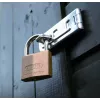 ABUS 85/40 Messing-Vorhangschloss mit gehärtetem Stahlbügel, 40 mm, gleichschließend, 2 Schlüssel 806308