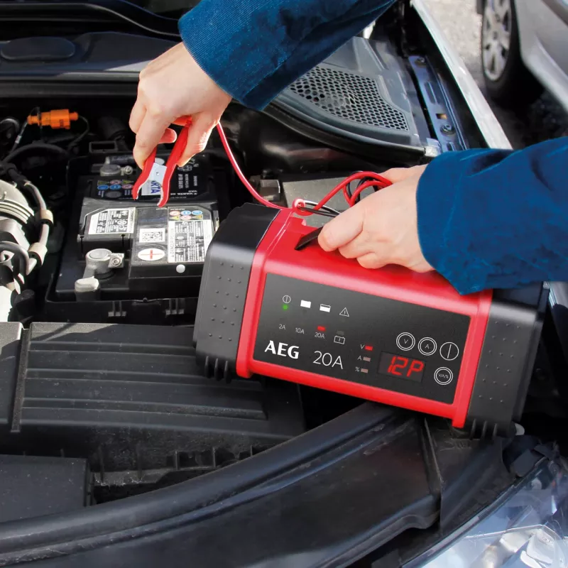 AEG LT20 Automatisches Ladegerät 12V/24V 2A/10A/20A (97025)