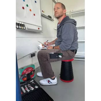 WEDO SITTOGO NXT Teleskophocker, Kunststoff, Rot, 10-stufige Dreh-Höhenverstellung, 150 kg Belastung 212 4202