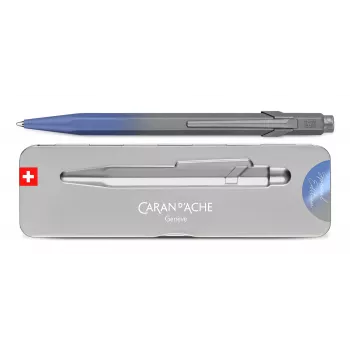 Caran d'Ache 849 Kugelschreiber Storm Blue Claim Your Style 5th Edition Medium Blaue Tinte NM849.589