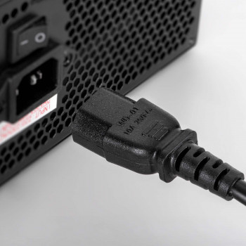 Akyga AK-PC-03A IEC C14 auf IEC C13 Stromverlängerungskabel, 3x 0,5 mm², 1,8 m, Schwarz