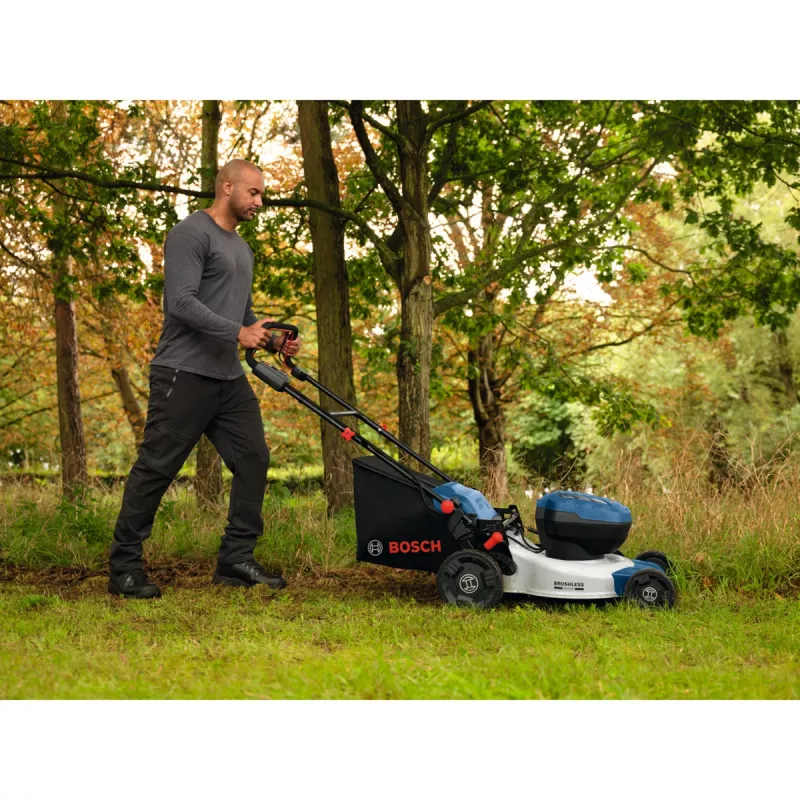 BOSCH POWERTOOLS Akku-Rasenmäher GRA 18V2-46SP Professional, 36V (2x18V), Blau, 2x 5,5 Ah Lithium-Ionen-Akku, Ladegerät