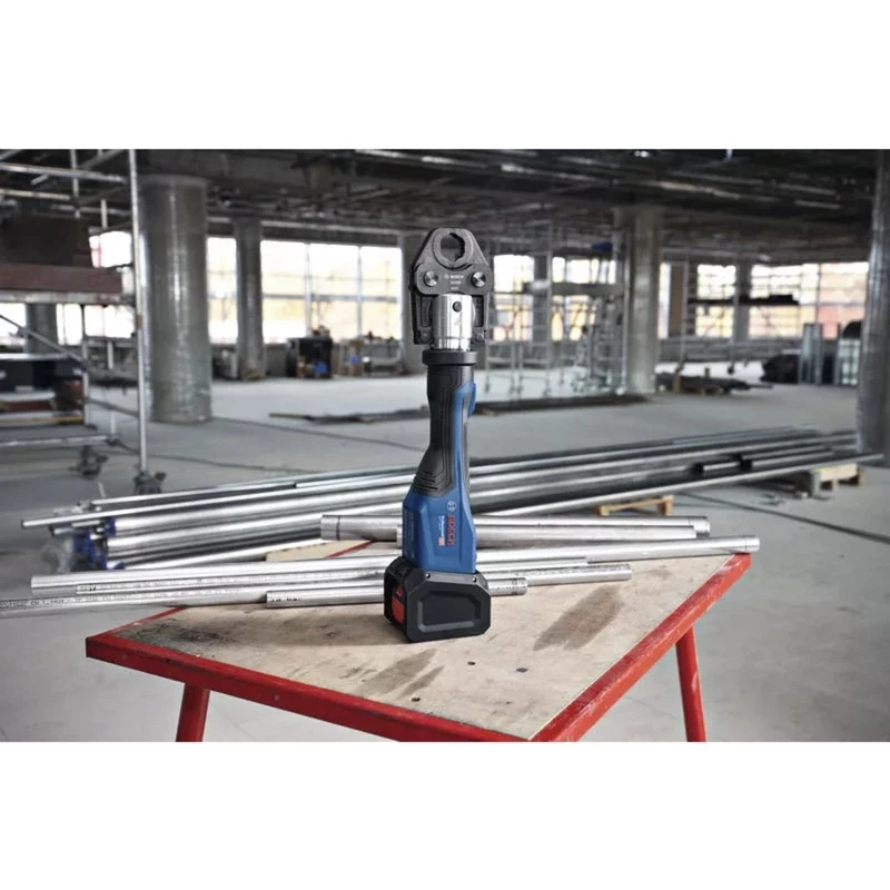 Bosch Professional GPT 18V-32 Akku-Presswerkzeug, Solo-Version, Kit TH, 18V, Blau, ohne Akku und Ladegerät, 3 Standard-TH-Pressbacken, im L-BOXX