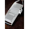 Microplane Trüffelhobel mit feiner Reibe für Trüffel, Hartkäse