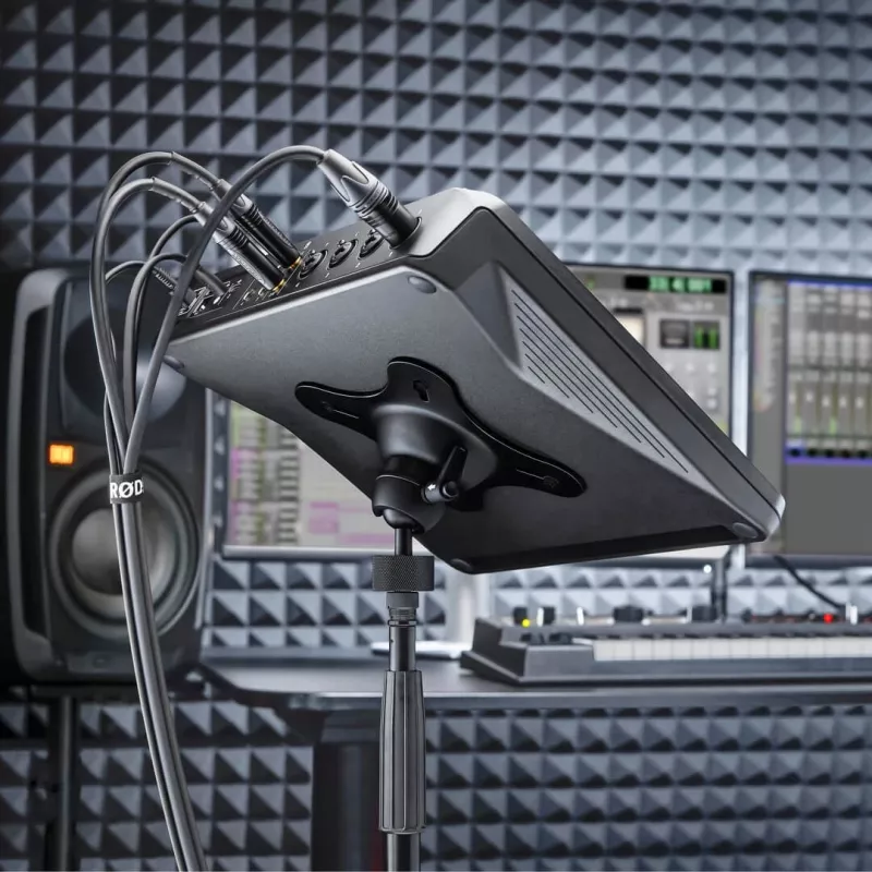 RODE VESAMOUNT VESA-Adapterplatte für RodeCaster Pro II, RodeCaster Duo & Streamer X - 75x75/100x100, Stahl, Schwarz