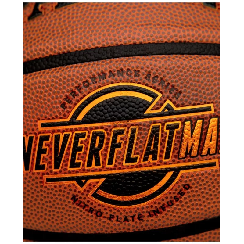 Spalding Neverflat Max Indoor-/Outdoor-Basketball, braun